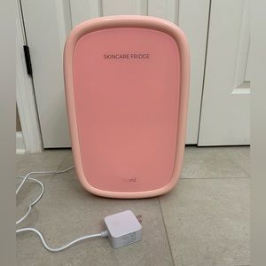 Teami Skincare Mini Fridge in Pink